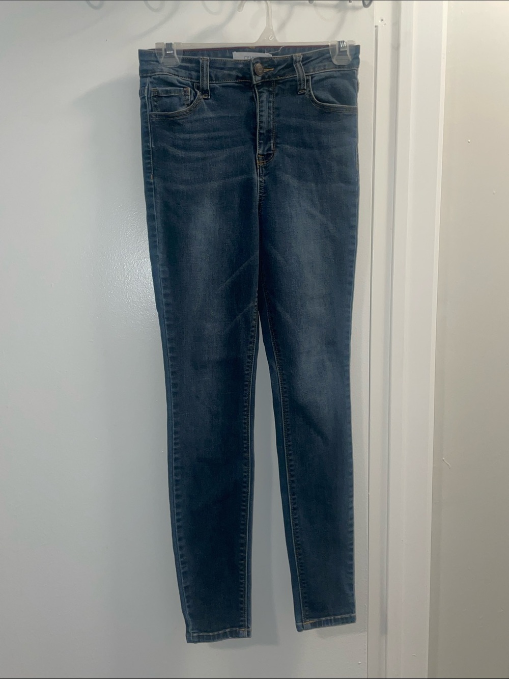 Women’s size 3 Cello skinny jeans Classic High-Rise Dark Blue Women’s Jeans